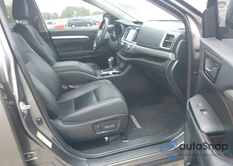 2019 Toyota Highlander Xle z USA, uszkodzony, nr VIN 5TDKZRFH3KS567304